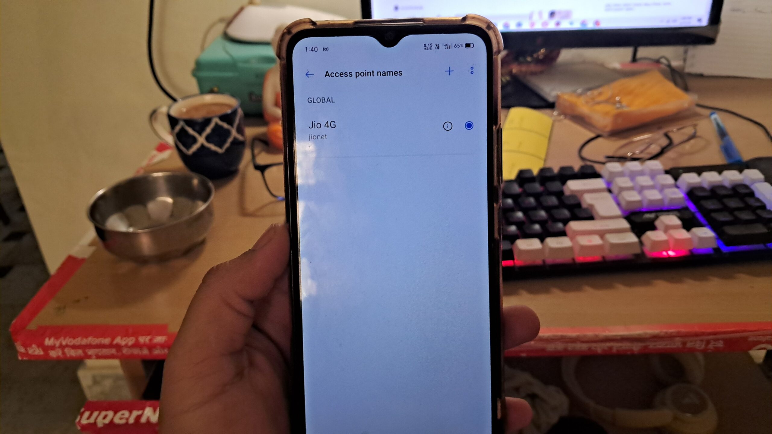 image of holding android with jio internet settings opened